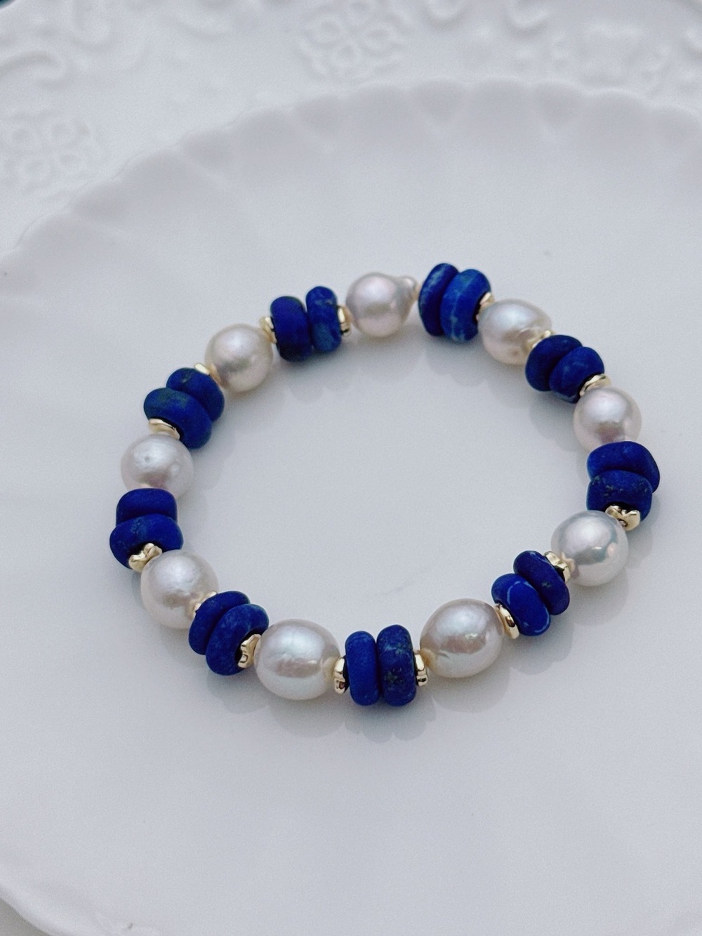 26B529 Handmade Freshwater Baroque Pearl Lapis Stretchable Bracelet 7β 8-9mm - Picture 3 of 6